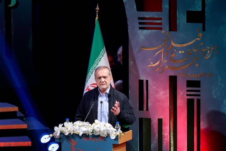 پزشکیان: قدردان ایستادگی هنرمندان برای حفظ امید و همبستگی هستم پزشکیان: قدردان ایستادگی هنرمندان برای حفظ امید و همبستگی هستم