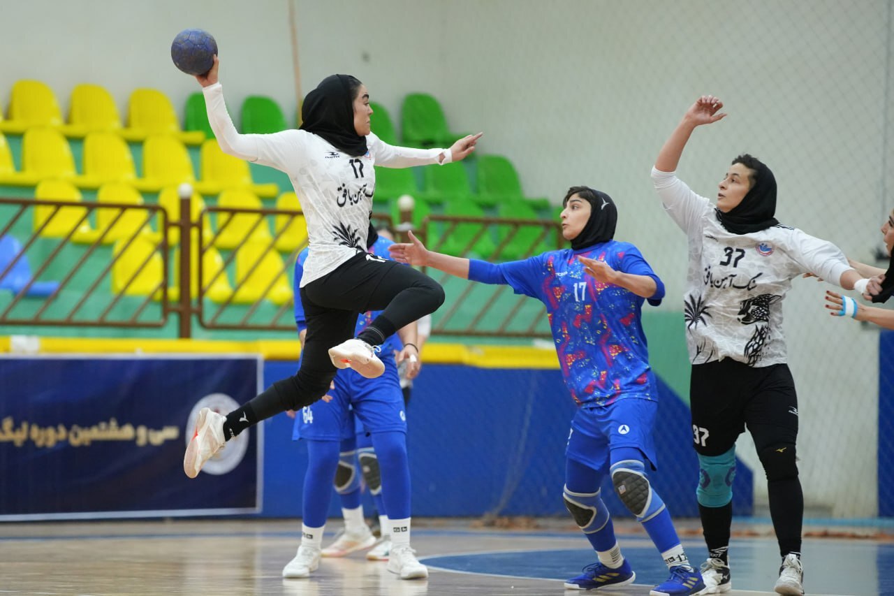 سنگ آهن بافق صدرنشین شد سنگ آهن بافق صدرنشین شد