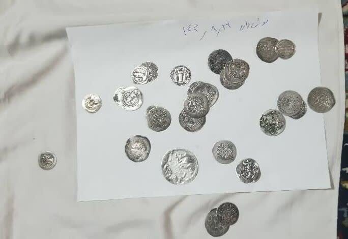 دستگیری دو حفار غیرمجاز و کشف یک دستگاه فلزیاب در راز و جرگلان