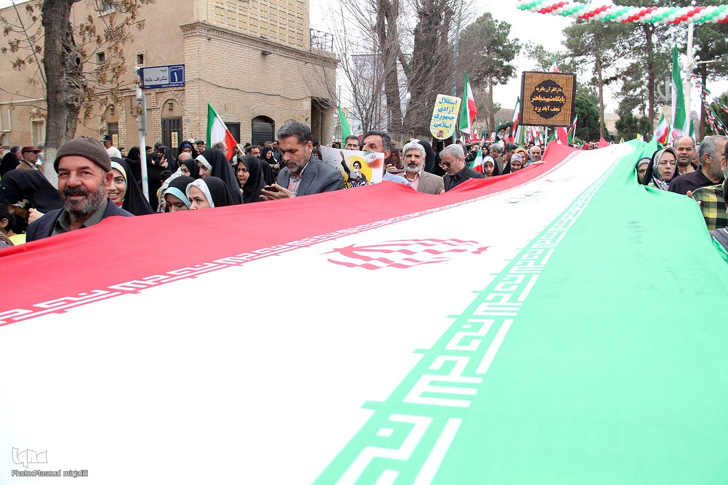 ملت بزرگ ایران بار دیگر تاریخ را به تماشا نشاند ملت بزرگ ایران بار دیگر تاریخ را به تماشا نشاند