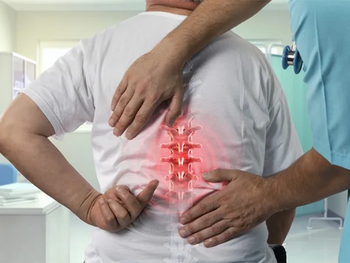 سردرد‌های مداوم و درد‌های ستون فقرات را جدی بگیرید
