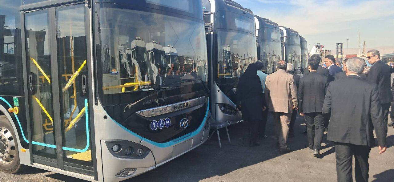 ترخیص اتوبوسهای برقی شهرداری تهران از بندر شهید رجایی ترخیص اتوبوسهای برقی شهرداری تهران از بندر شهید رجایی