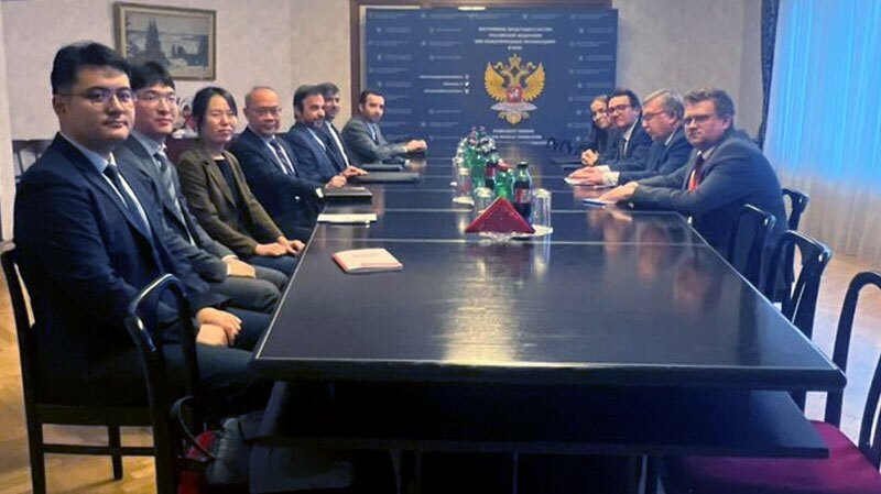 نشست اولیانوف با نمایندگان ایران و چین نشست اولیانوف با نمایندگان ایران و چین