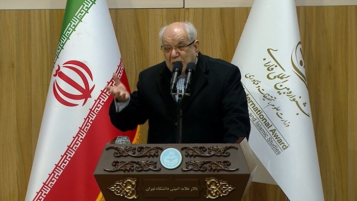 ایران در تاریخ فلسفه شرق و یونان صدرنشین بوده است ایران در تاریخ فلسفه شرق و یونان صدرنشین بوده است