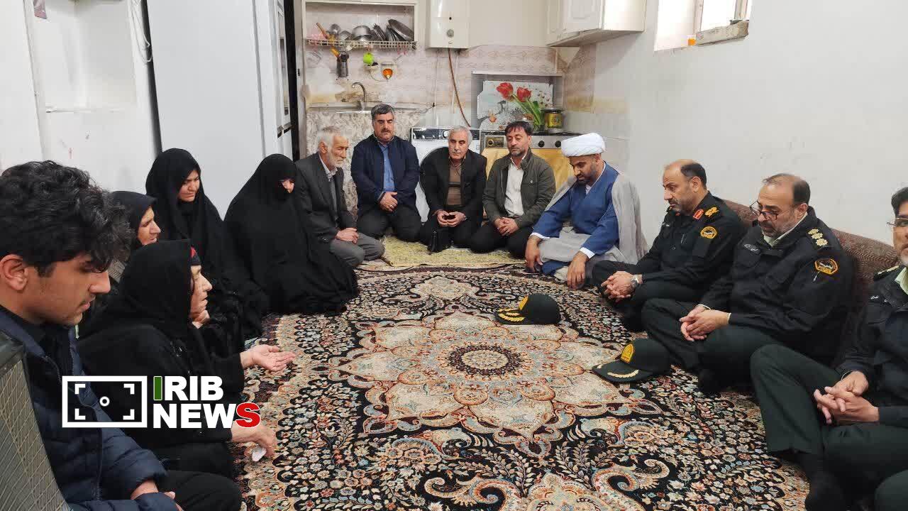 ديدار سردار  فرمانده انتظامی لرستان از خانواده معظم شهدا