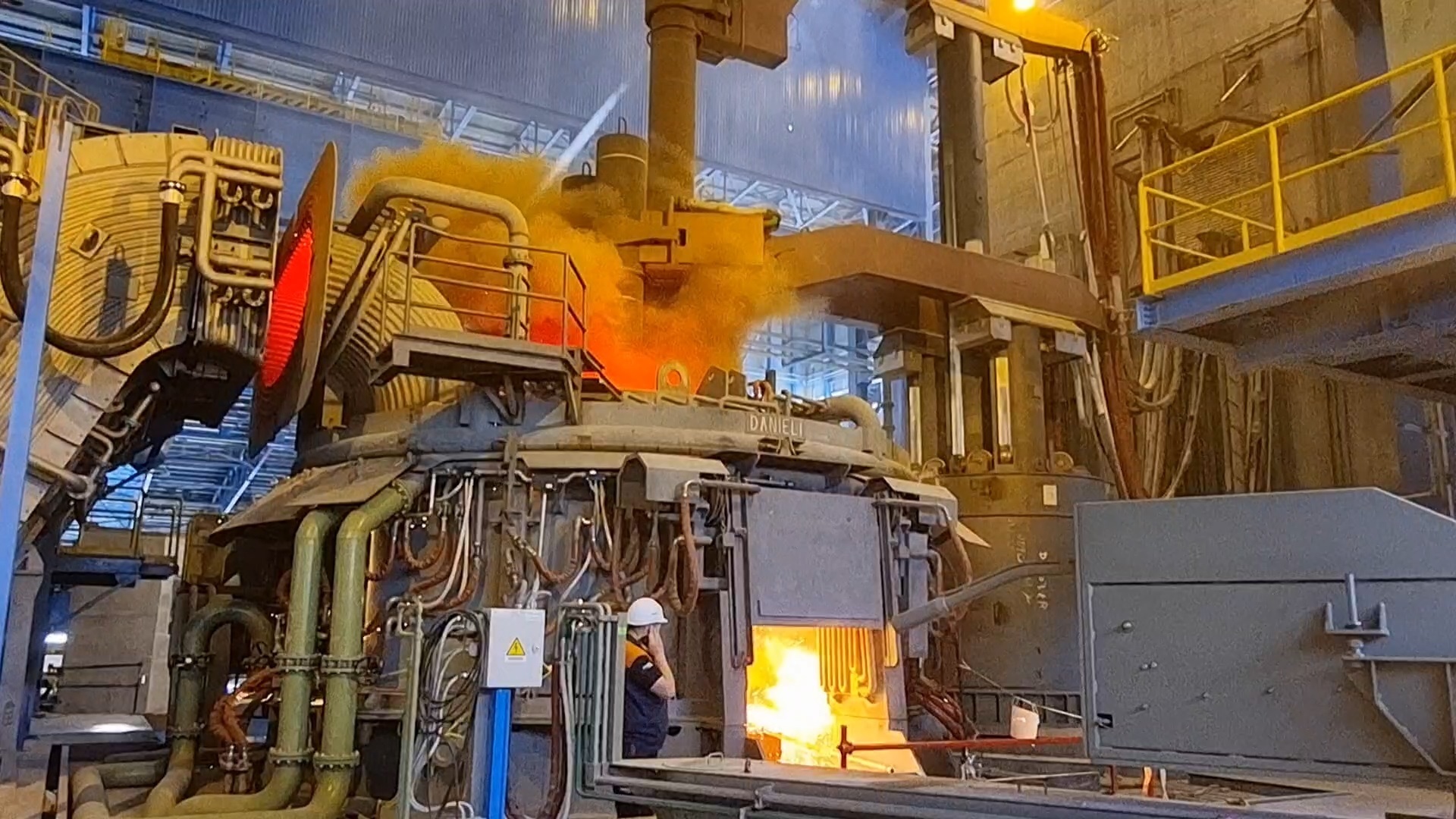 ارسال محموله شمش فولاد نی ریز به بندر خرمشهر