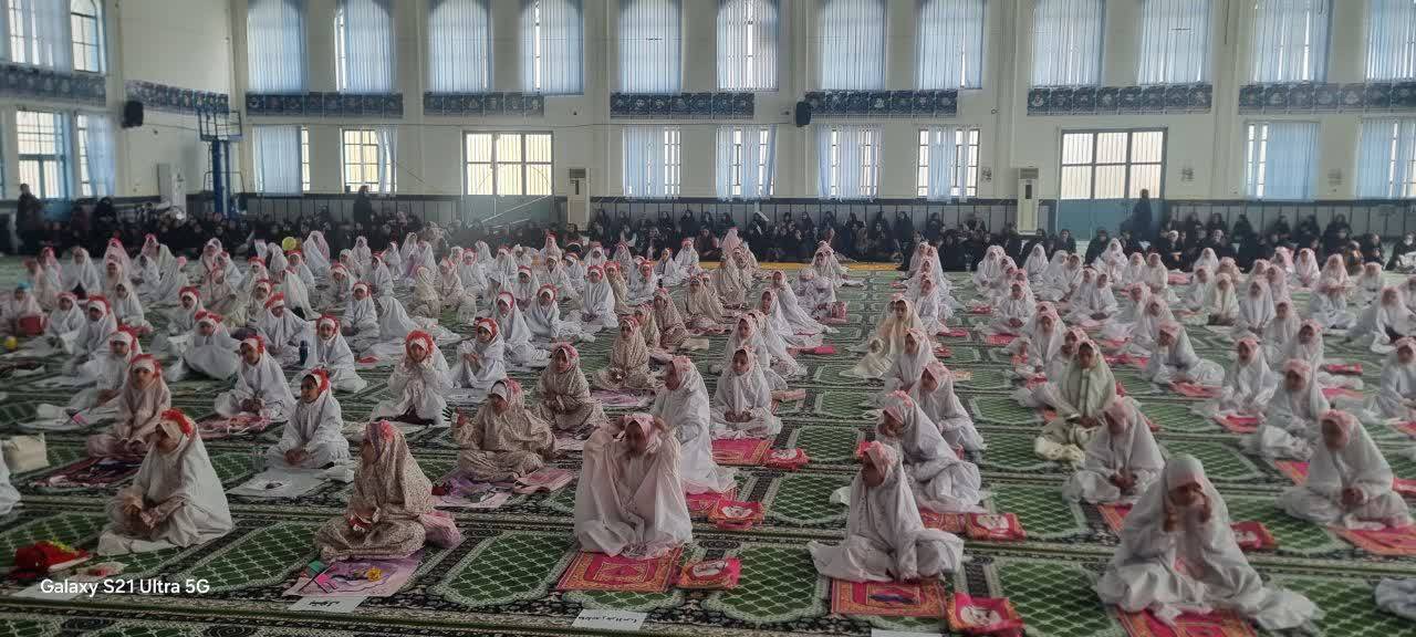 برگزاری جشن عبادت دختران دانش آموز در چرام