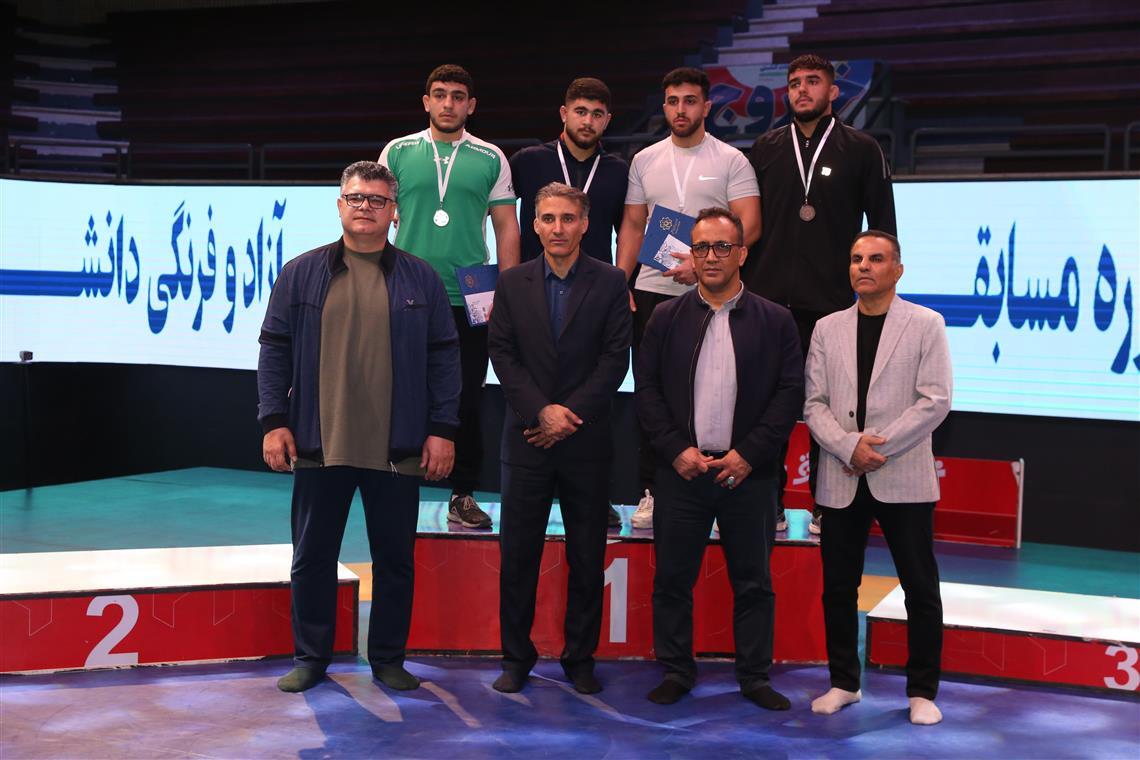 قهرمانان پنج وزن اول کشتی آزاد و فرنگی مشخص شدند