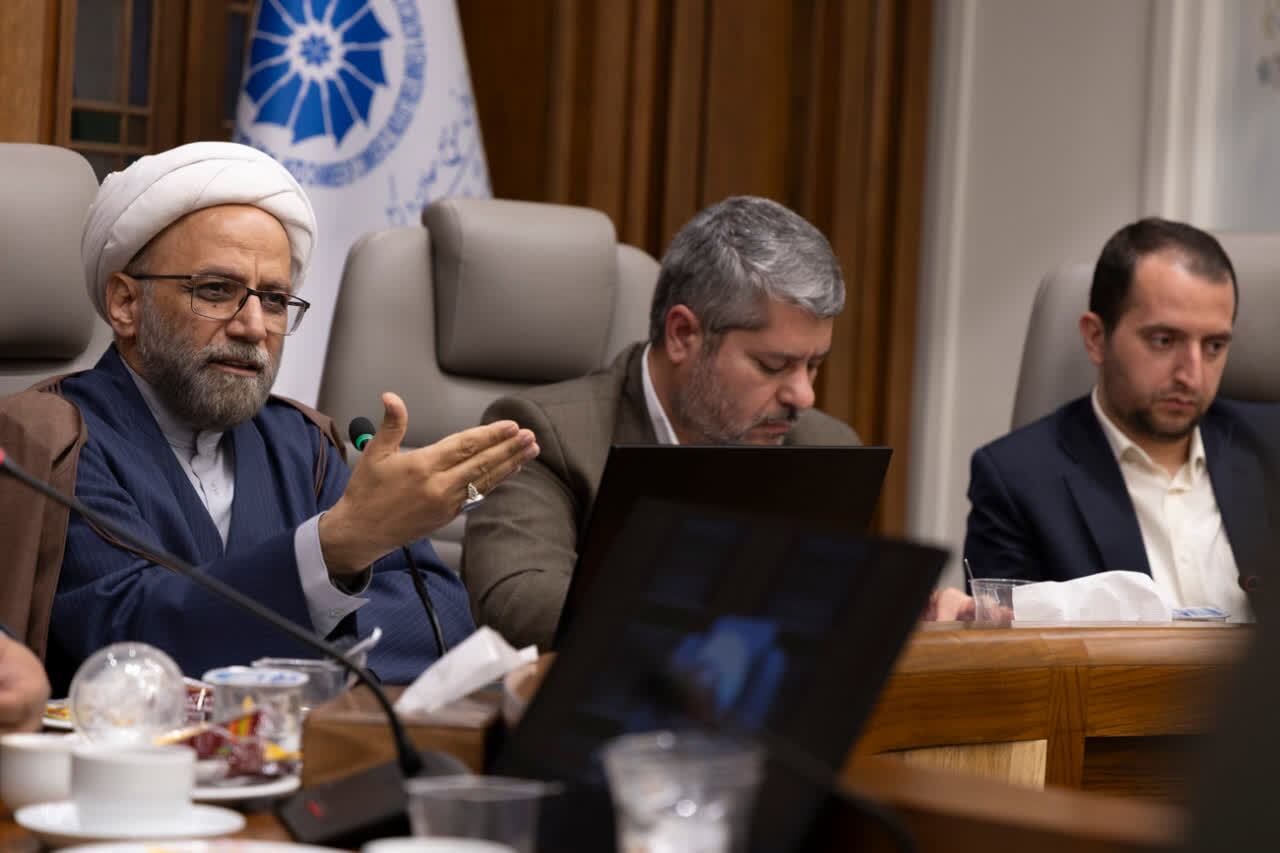 تصمیمات ارزی و اقتصادی باید همه‌جانبه باشد