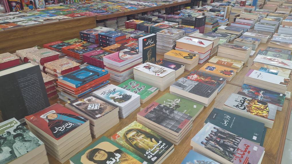 نمایشگاه شهر کتاب در دوگنبدان