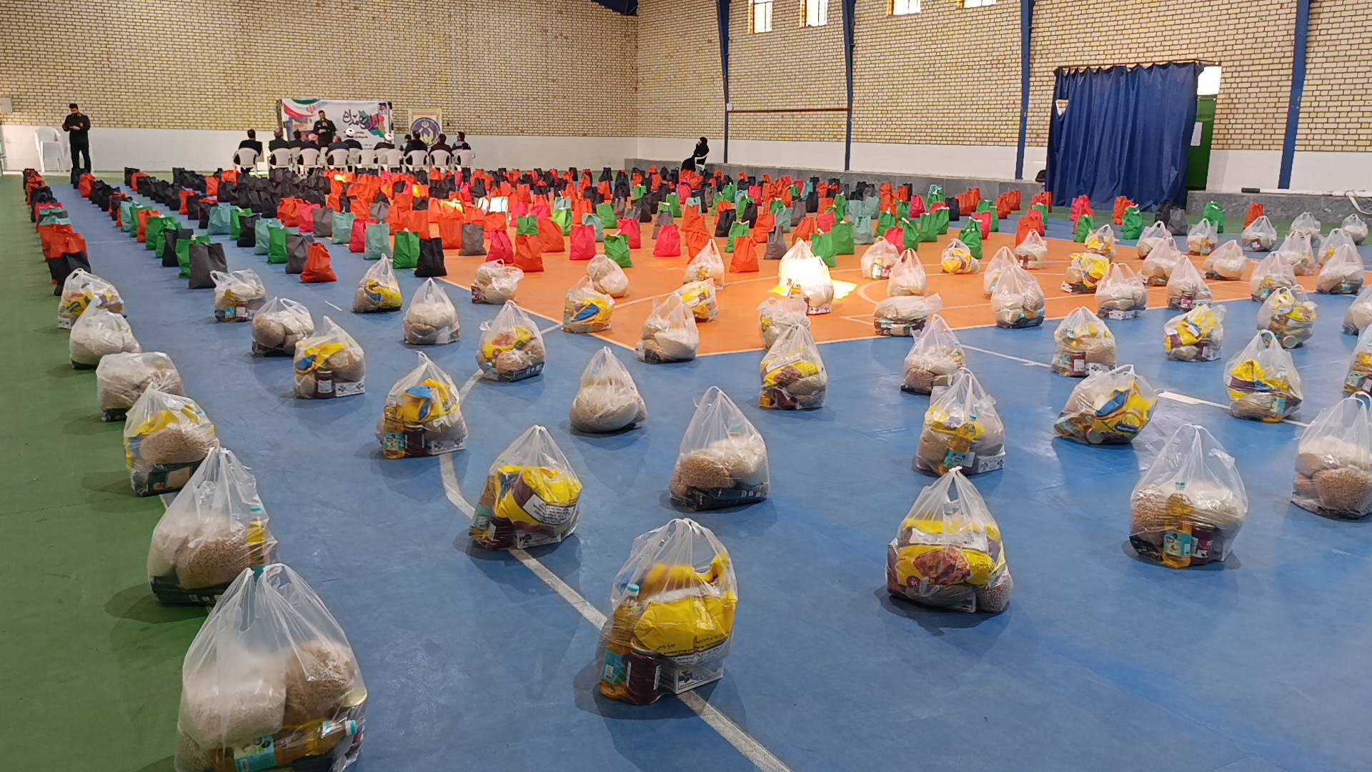 توزیع ۵۰۰ بسته کمک معیشتی در برخوار