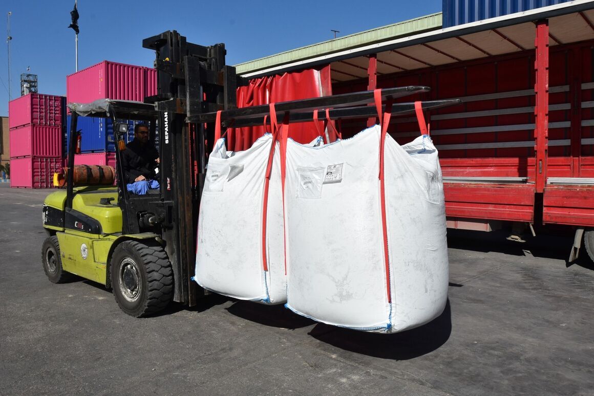 عرضه اعتباری محصولات پتروشیمی به بیش از ۱۲۷ هزار میلیارد تومان رسید عرضه اعتباری محصولات پتروشیمی به بیش از ۱۲۷ هزار میلیارد تومان رسید