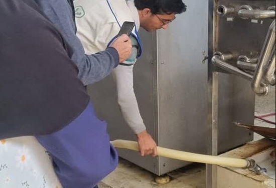 کشف حدود سه هزار کیلوگرم شیر خام فاسد در تیران و کرون