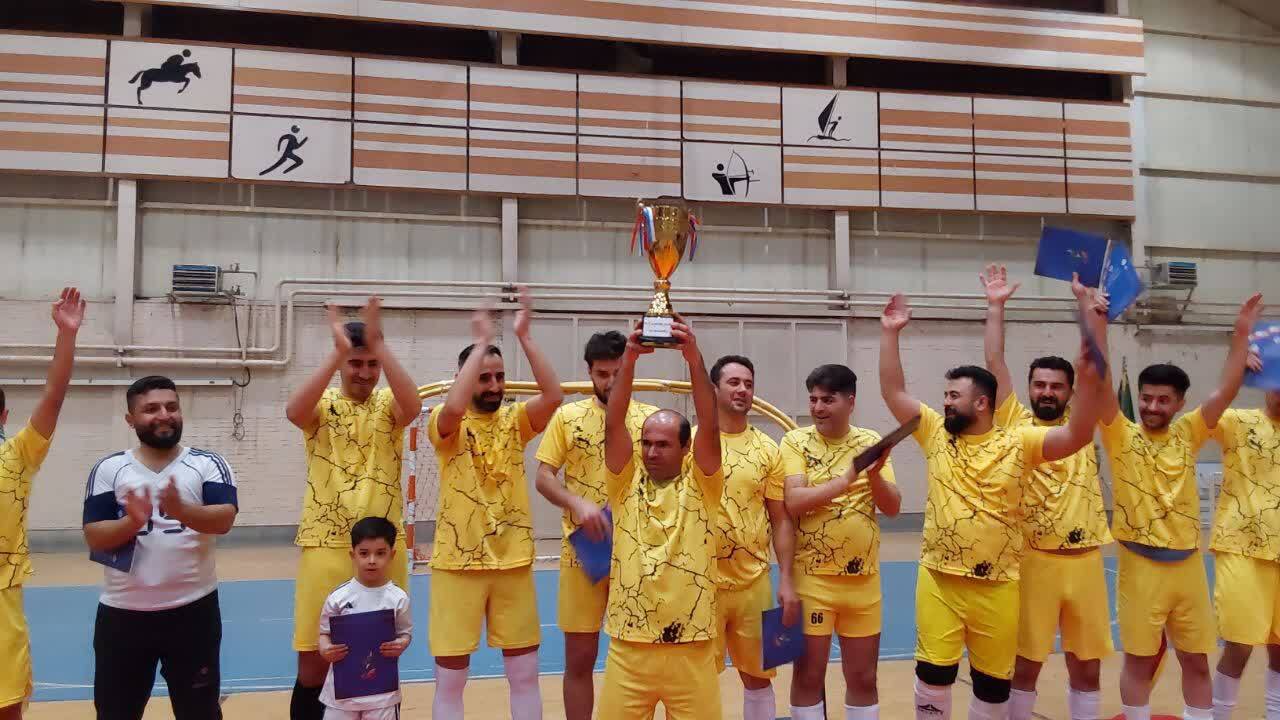 قهرمانی تیم فوتسال سپاه بوکان در رقابتهای جام دهه فجر قهرمانی تیم فوتسال سپاه بوکان در رقابتهای جام دهه فجر