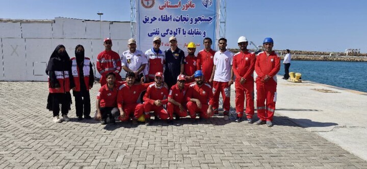 رزمایش اطفای حریق و مقابله با آلودگی نفتی در بندر چابهار رزمایش اطفای حریق و مقابله با آلودگی نفتی در بندر چابهار