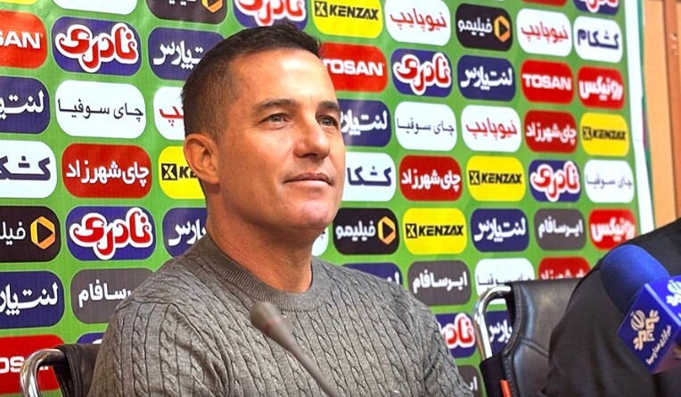 سرمربی پرسپولیس: ما اینجاییم که هواداران را خوشحال کنیم