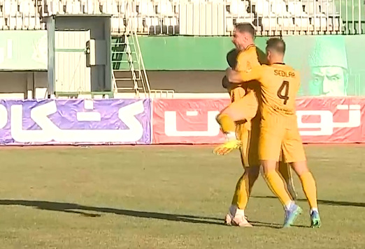 برتری لحظه آخری تراکتور در اراک؛ صعود قهرمان به صدر