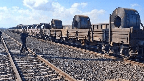 آغاز صادرات ریلی محموله ۳۰۰۰ تنی فولاد از اصفهان به افغانستان