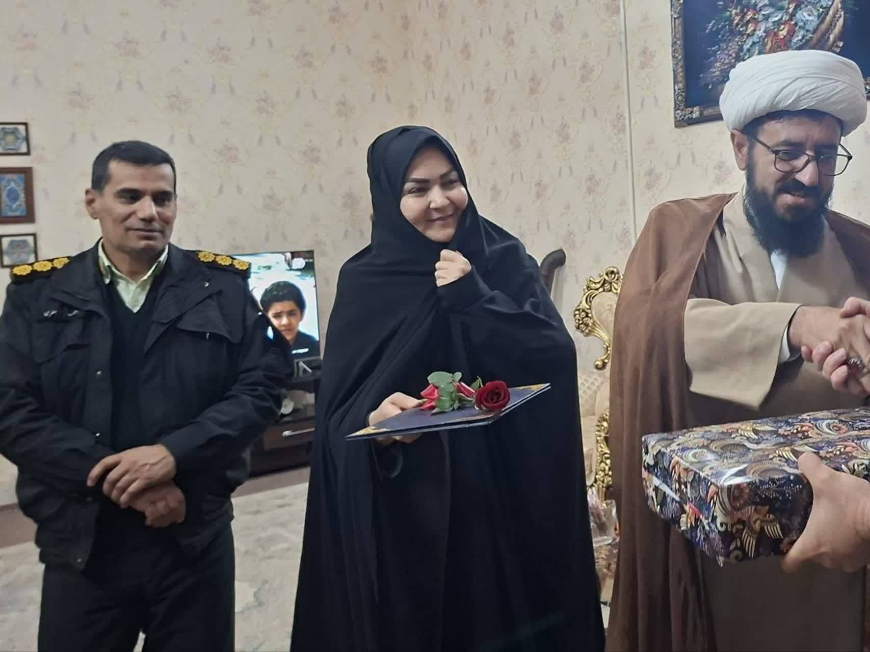 دیدار مسئولان مهولات با آسیبدیدگان در اغتشاشات اخیر دیدار مسئولان مهولات با آسیبدیدگان در اغتشاشات اخیر