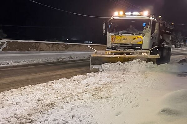 برف‌روبی بیش از ۲۱۰۰ کیلومتر توسط ۱۰۰ راهدار در محورهای استان یزد
