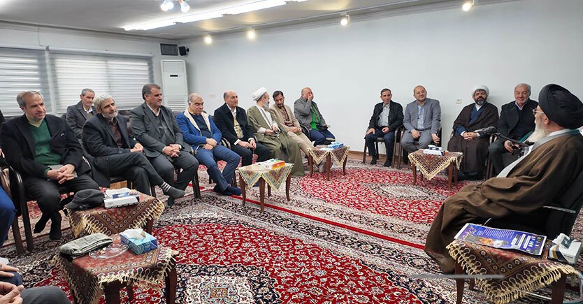 دیدار اعضای دبیرخانه همایش ساخت و بازسازی عتبات عالیات با امام جمعه اصفهان