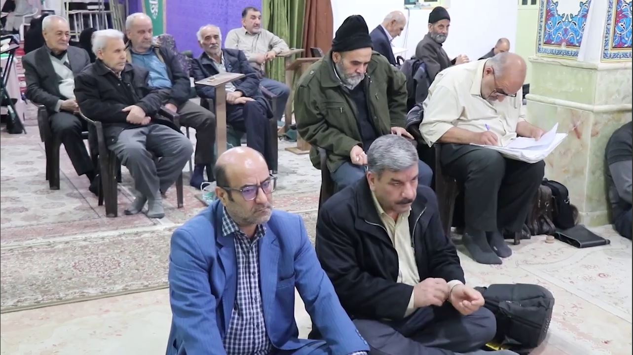 نشست صمیمی مردم و مسئولان با موضوع برنامه اقتصادی دولت