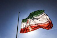 اهتزاز پرچم ایران بر فراز آسمان یزد