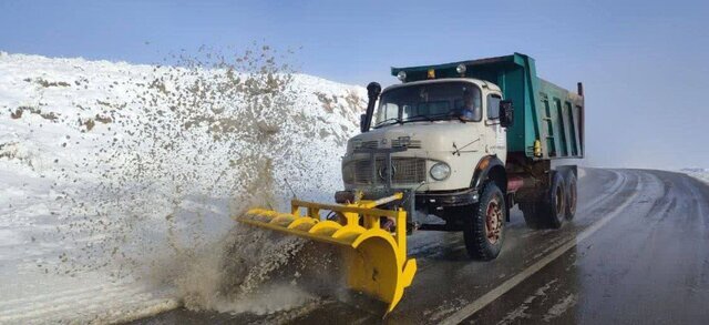 برف روبی بیش از ۳۷۰۰‌ کیلومتر از محورهای مواصلاتی آذربایجان غربی