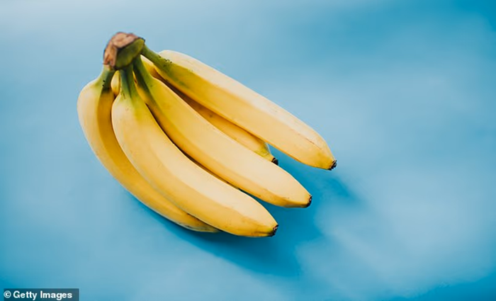 موز پوستنکنده: فواید سلامتی، معایب پنهان و دقیقاً چند عدد باید مصرف کنید موز پوستنکنده: فواید سلامتی، معایب پنهان و دقیقاً چند عدد باید مصرف کنید