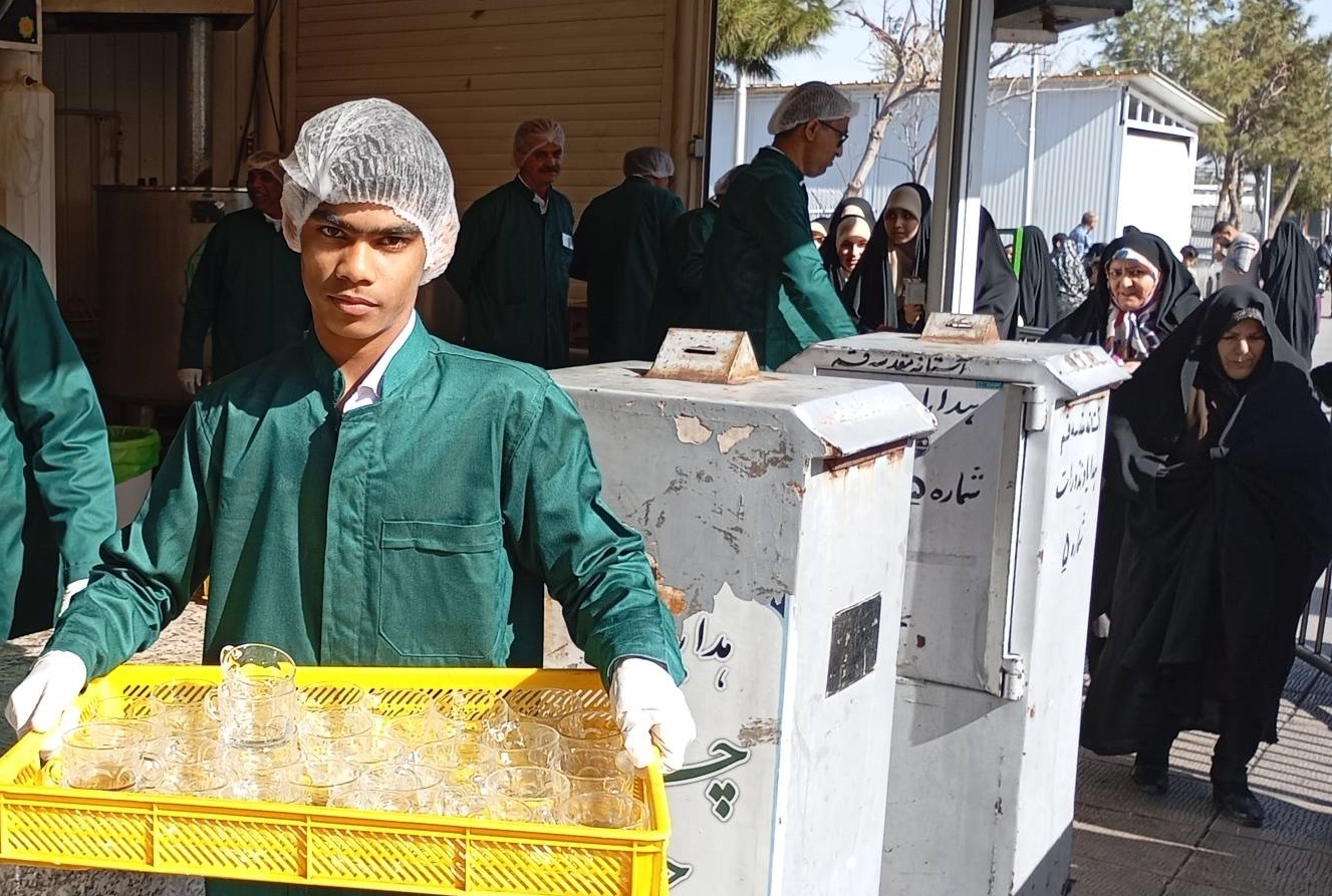 خدمت رسانی ۳۳ خادمیار هرمزی به زائران در قم