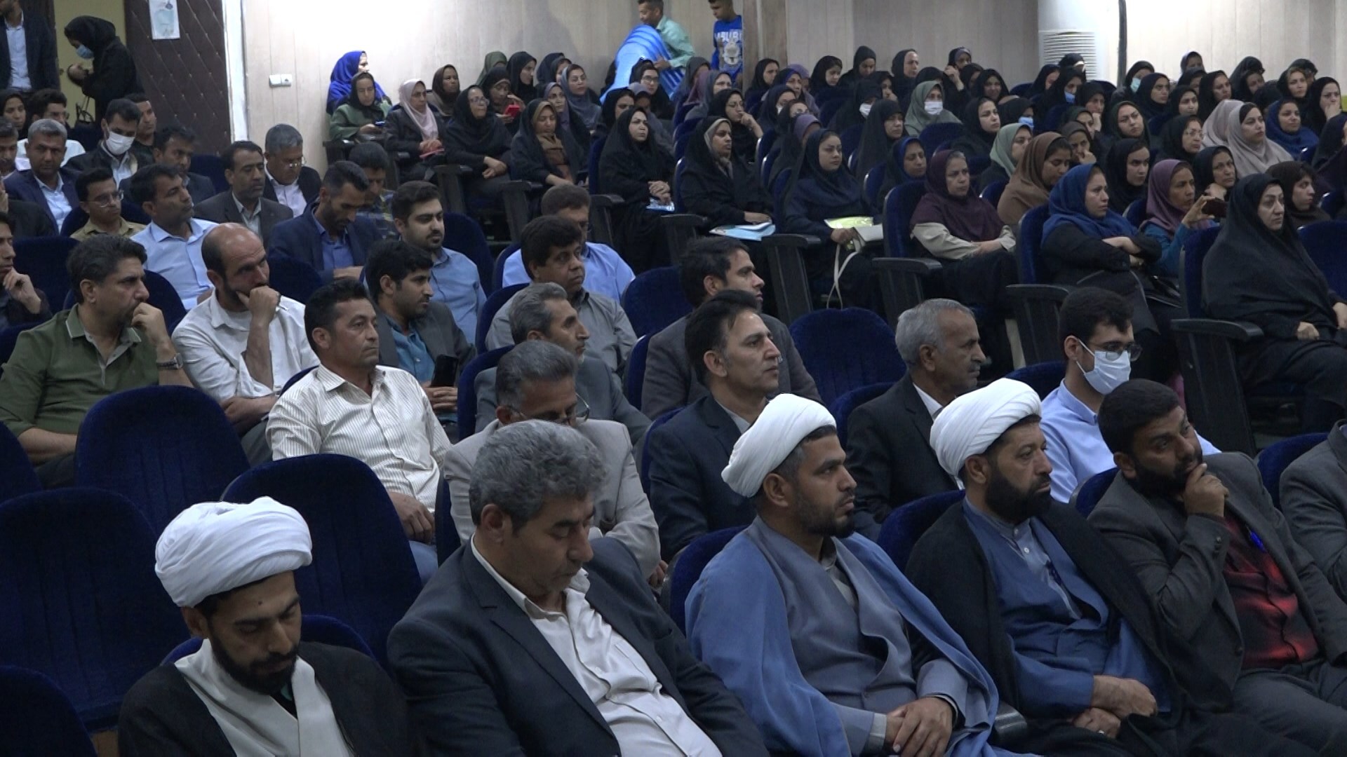 برگزاری همایش پیشگیری از آسیبهای اجتماعی در حاجی آباد برگزاری همایش پیشگیری از آسیبهای اجتماعی در حاجی آباد