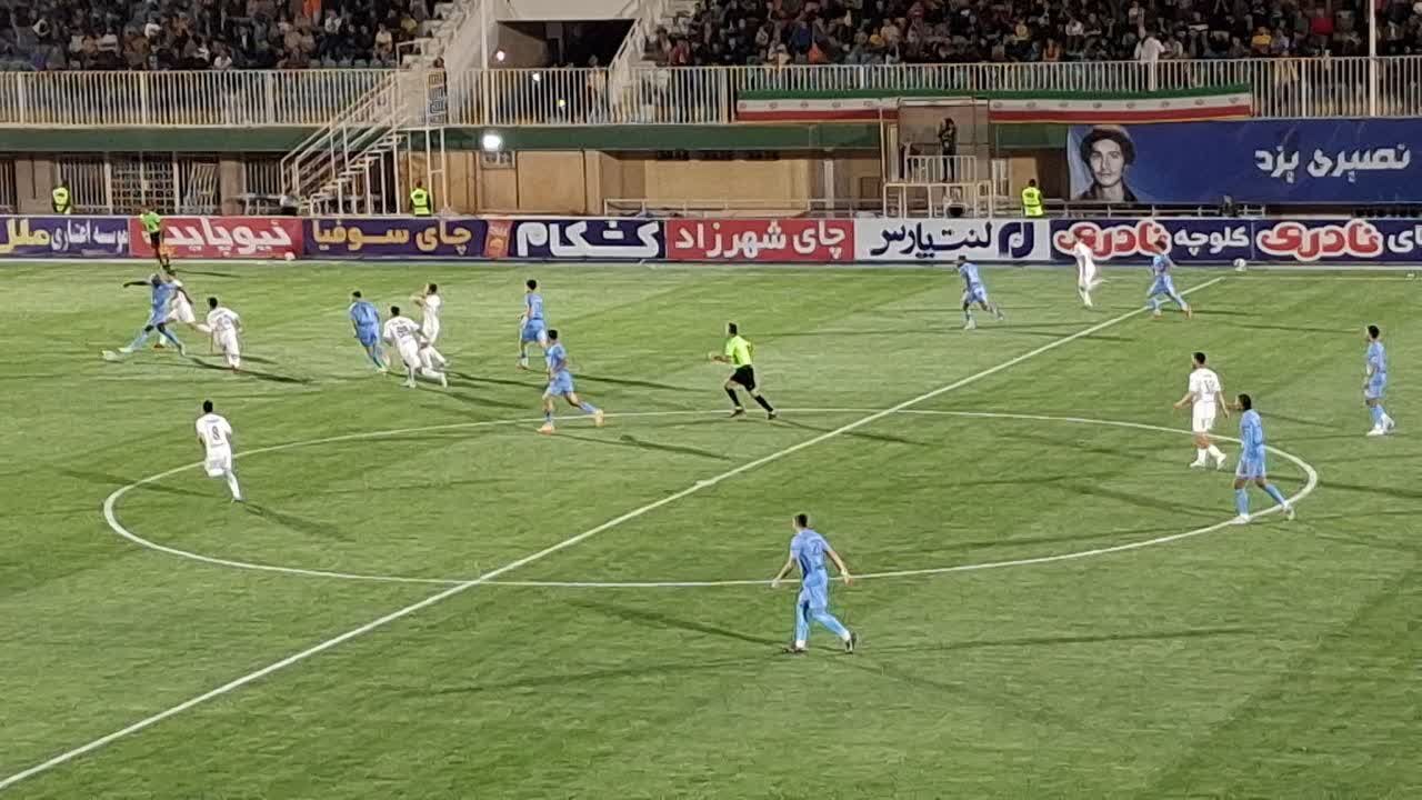 روز بد گل گهرصدرنشین در لیگ برتر فوتبال