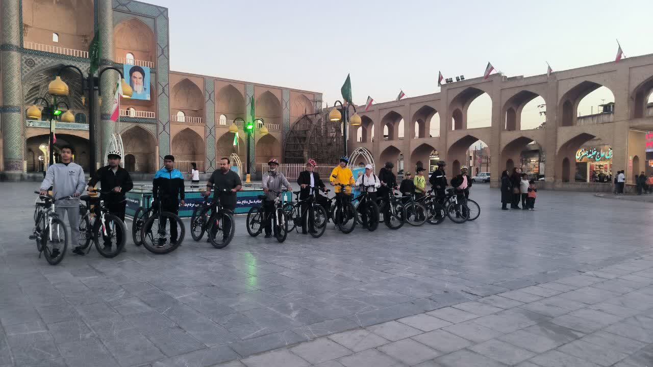 آغاز پویش «ماه مهربانی» با حضور دوچرخه‌سواران یزدی