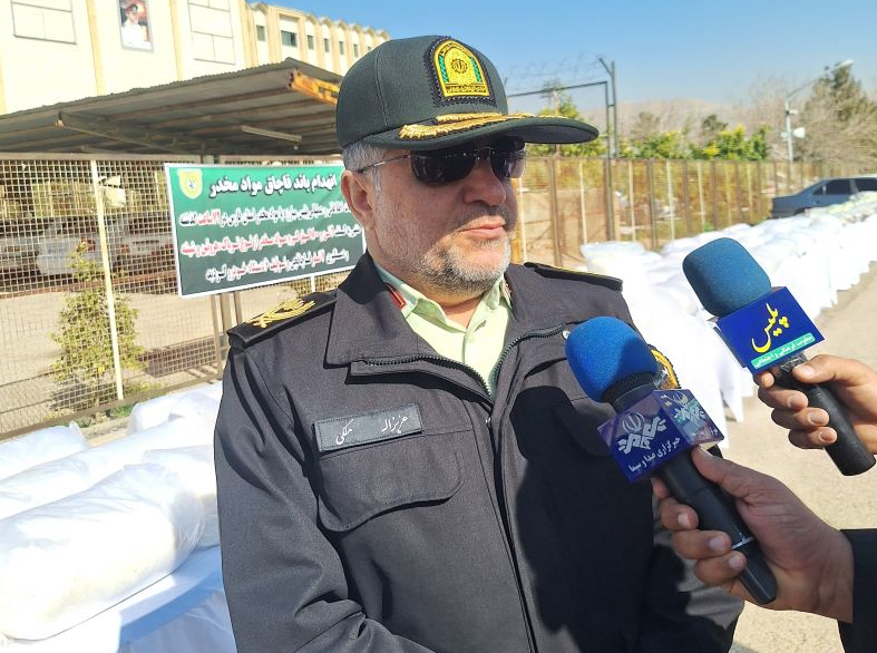 کشف بیش از ۱۱۰۰ کیلو شیشه از کیسه‌های حامل مواد پلاستیکی