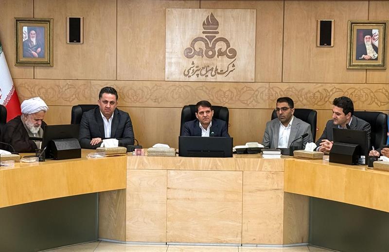 ***//اخرین اخبار//ظرفیت‌های صنعت پتروشیمی باید با هم‌افزایی به سرمایه اجتماعی تبدیل شود