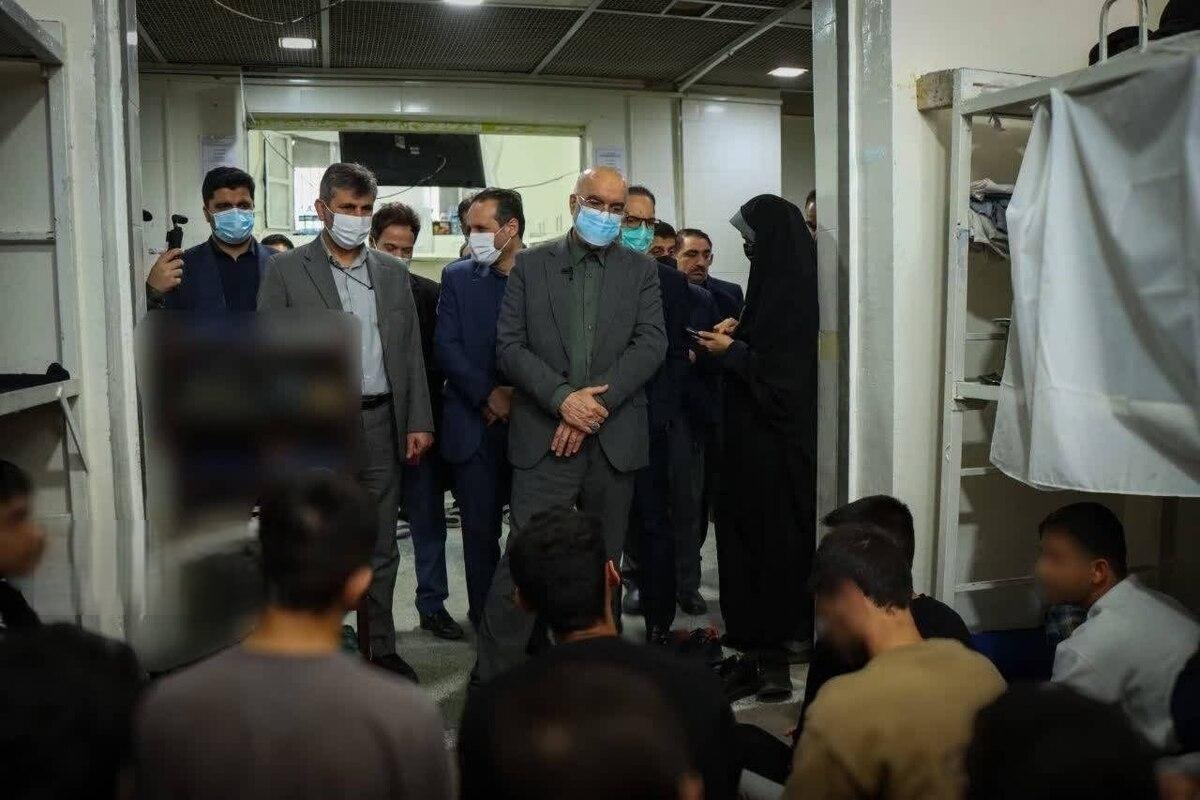 بازدید دبیر ستاد حقوق بشر از ندامتگاه مرکزی کرج