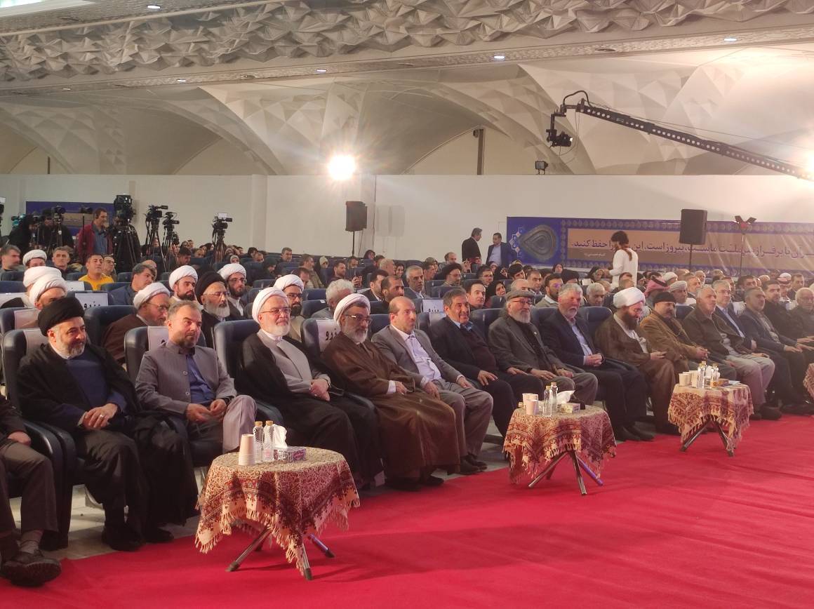 «ایران در پناه قرآن»، پرچم ۱۴۰۰ ساله ایرانیان است