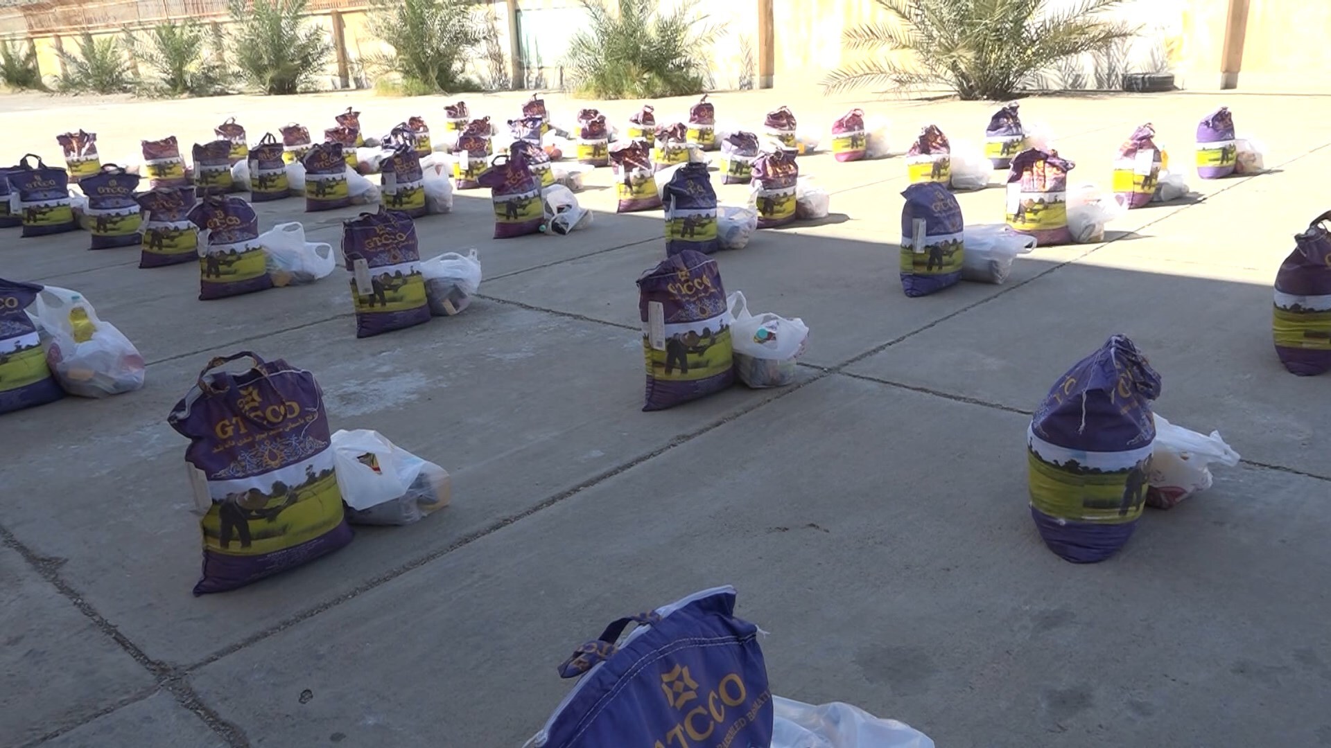 توزیع ۱۰۰ بسته معیشتی در حاجی آباد