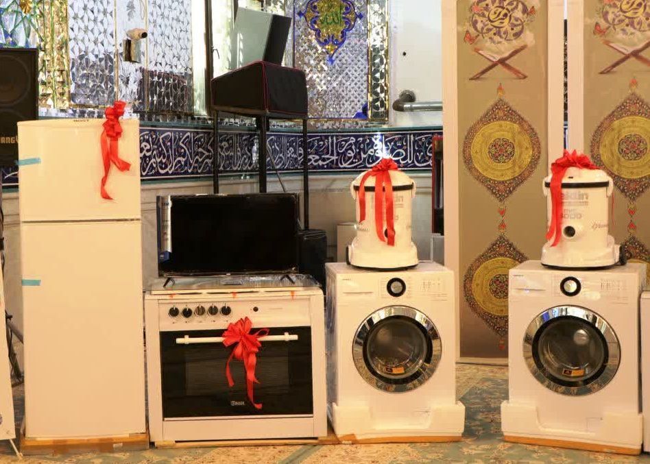 اهدا شش سری لوازم خانگی به مددجویان بهزیستی در بندرخمیر اهدا شش سری لوازم خانگی به مددجویان بهزیستی در بندرخمیر