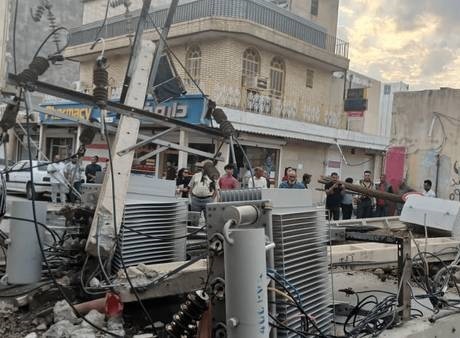 سقوط پایه‌ها و قطعی برق در شهر دوگنبدان