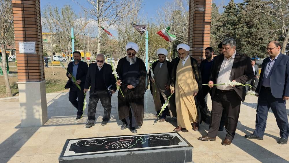 ادای احترام مسئولان دستگاه قضا به مقام شامخ شهدا ادای احترام مسئولان دستگاه قضا به مقام شامخ شهدا