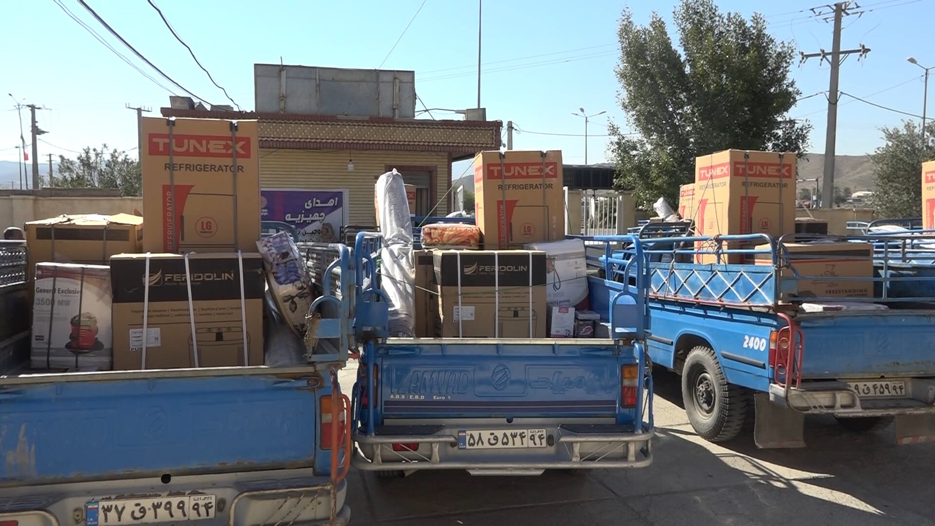 اهداء ۱۲ سری جهیزیه در حاجی آباد