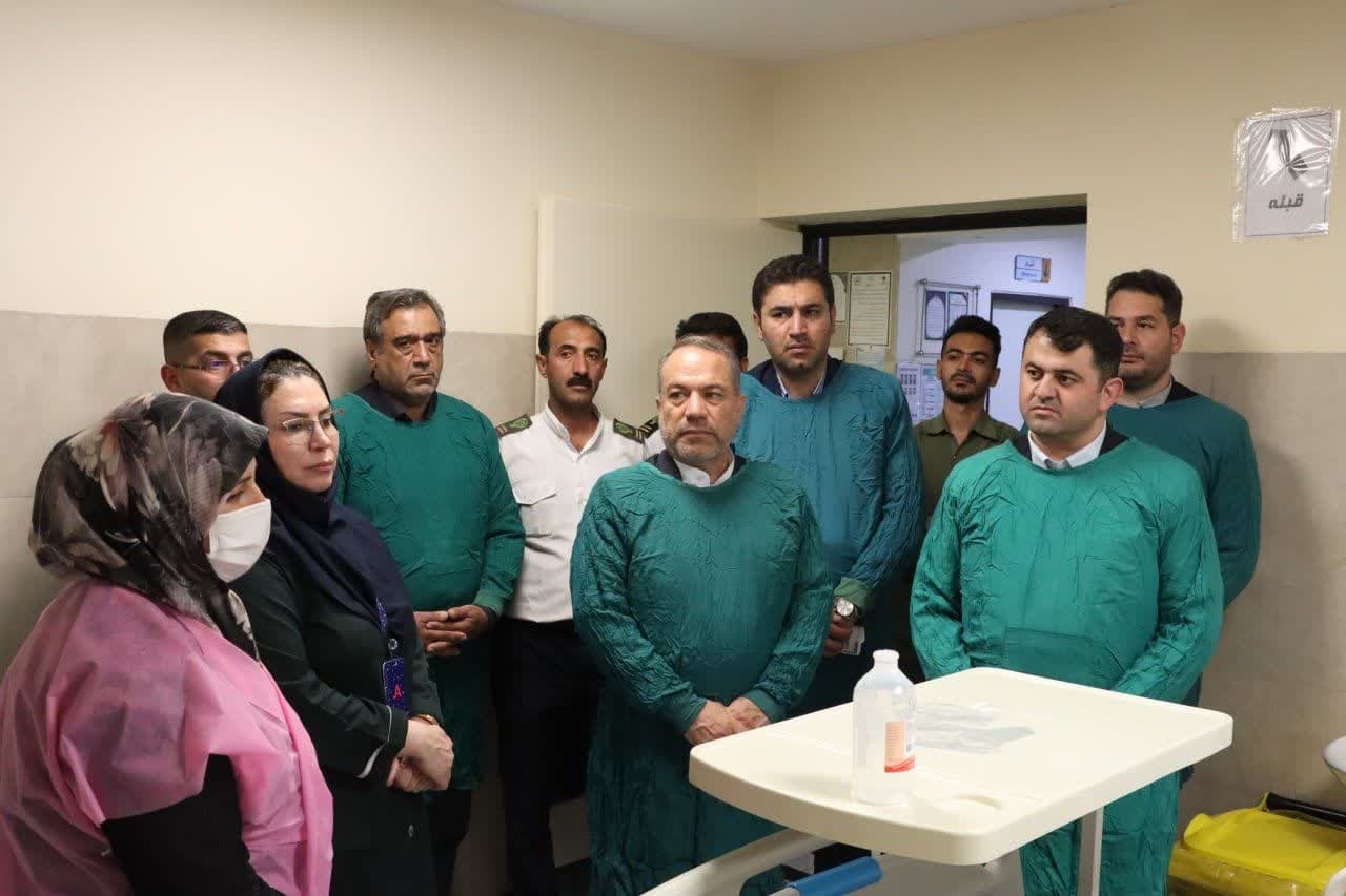 عیادت شهردار ارومیه از دانش‌آموزان آسیب‌دیده در آتش‌سوزی سرویس مدرسه 