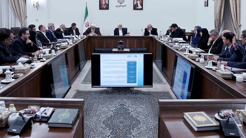 عارف: اموال مازاد برای سرمایهگذاری در تولید استفاده میشود عارف: اموال مازاد برای سرمایهگذاری در تولید استفاده میشود