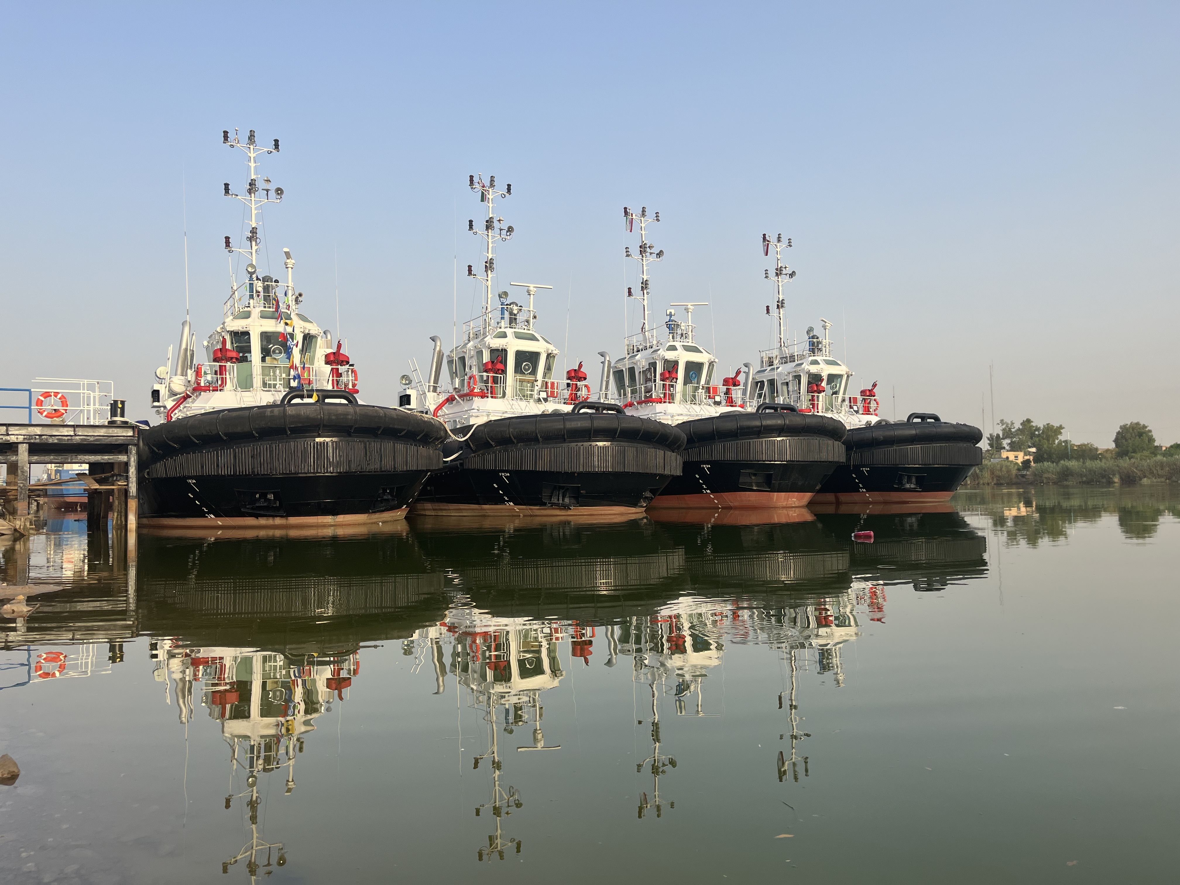 *** الحاق ۱۳ شناور به ناوگان خدماتی سازمان بنادر و دریانوردی *** الحاق ۱۳ شناور به ناوگان خدماتی سازمان بنادر و دریانوردی