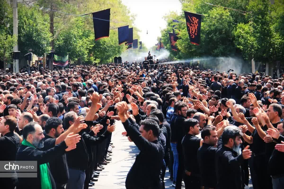 اجتماع بزرگ عزاداران ابرکوه، در روز هشتم ماه محرم اجتماع بزرگ عزاداران ابرکوه، در روز هشتم ماه محرم