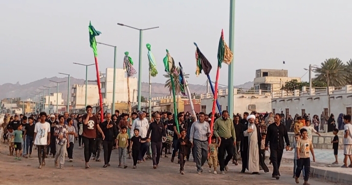 مراسم علم گردانی درجزیره هرمز