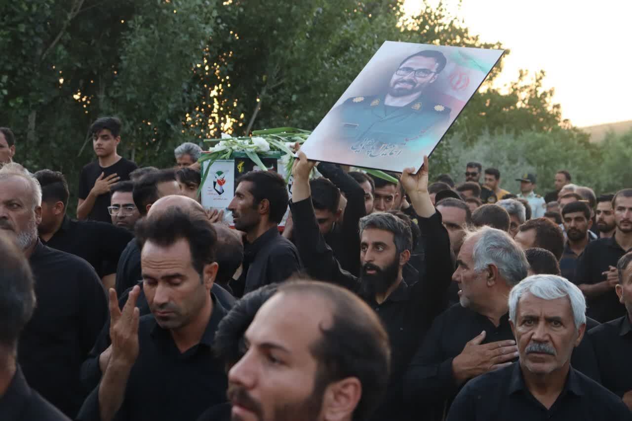 تشییع پیکر مطهر شهید اسماعیل پاشایی در شهرستان باروق