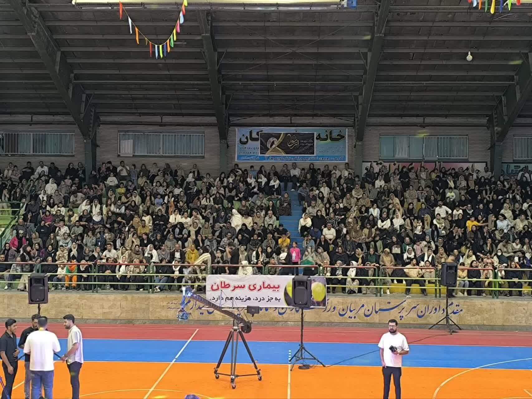 برگزاری جشن میلاد پیامبر اکرم (ص) به نفع بیماران سرطانی در بوکان