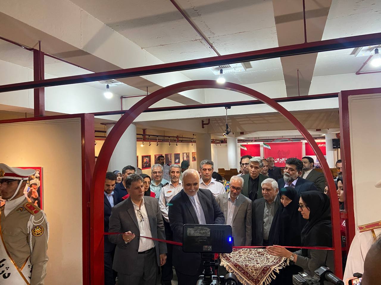 ۱۲ روز ایران در پرتره